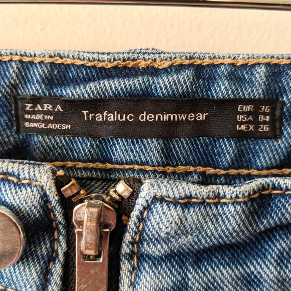 Mid Rise Jeans - Picture 3 of 4